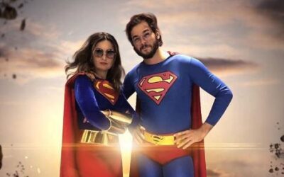 Fátima e Túlio curtem carnaval com fantasias de Supergirl e Super-Homem
